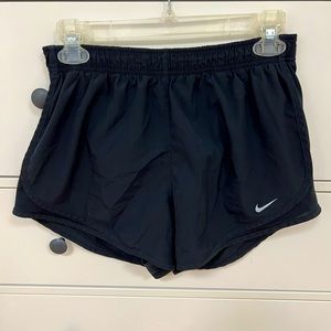 Nike Dri Fit Women’s Tempo Running Short - L